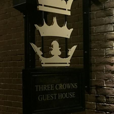 Three Crowns Guest House Солсбери Экстерьер фото